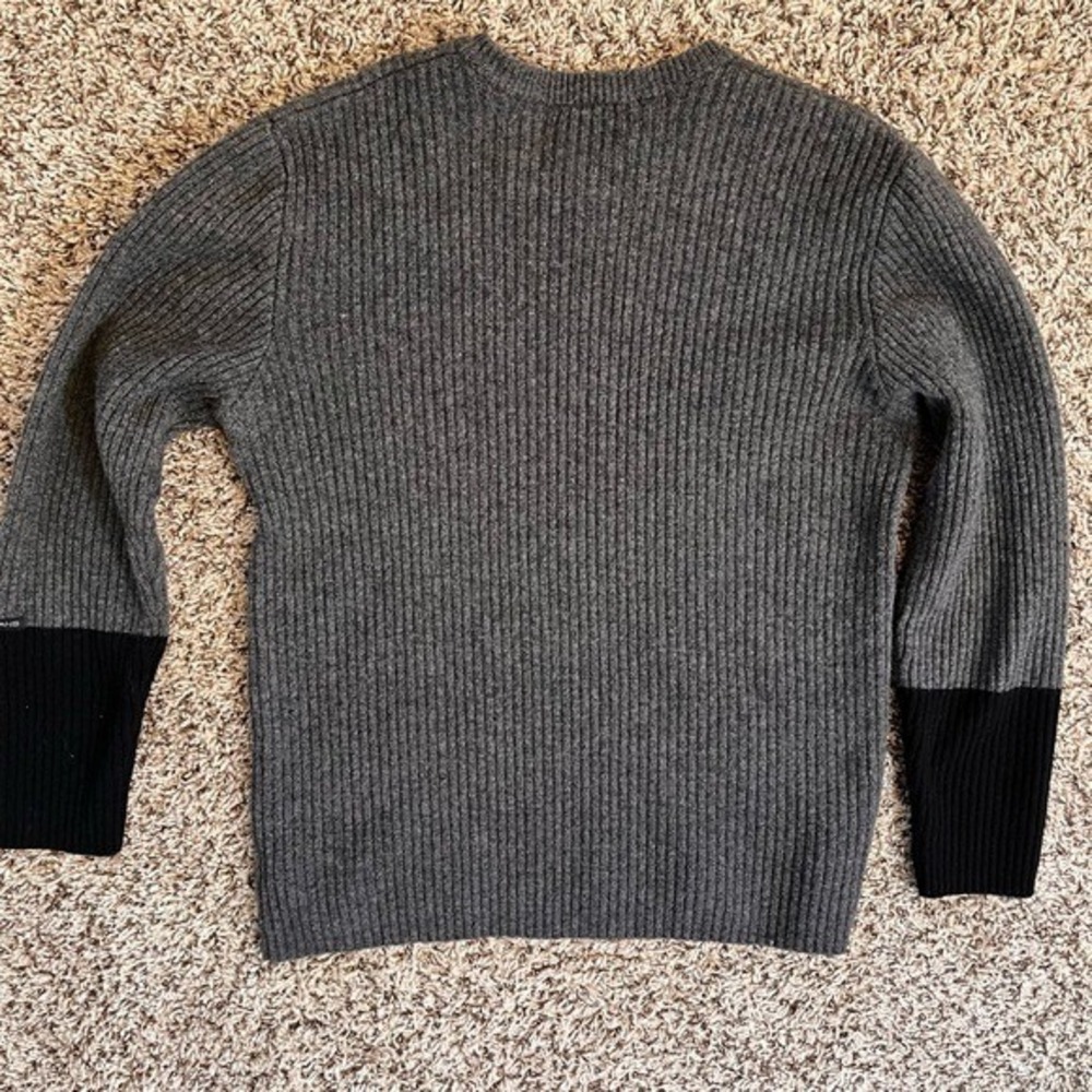 DKNY Gray and Black Lambswool V-Neck Sweater – Men's - Picture 4 of 5